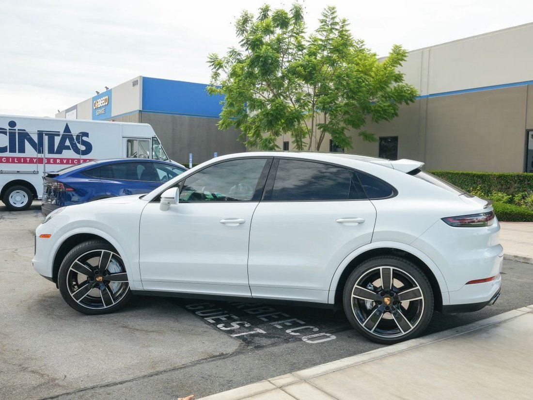 Suv in Costa Mesa, CA, United States 3 - 18454725