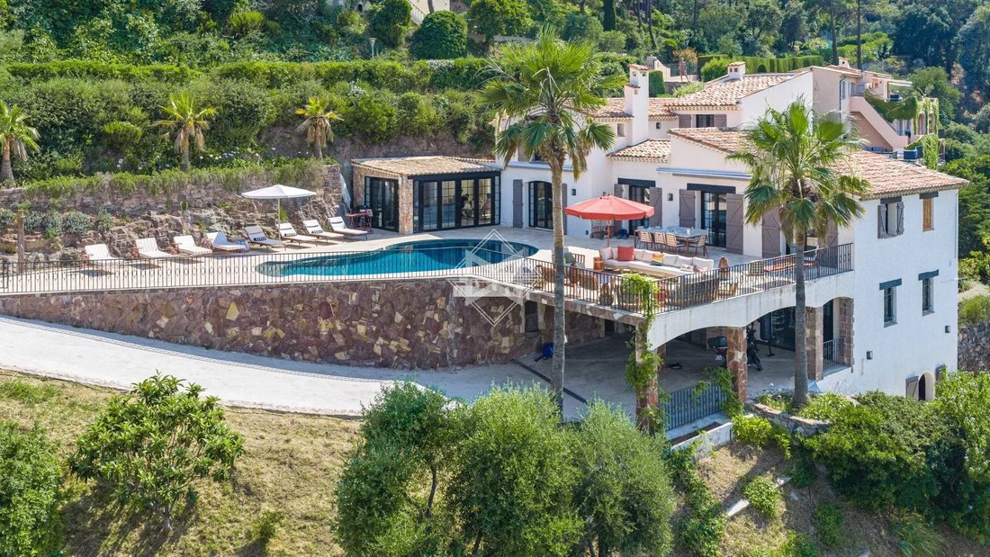 Villa in Théoule-sur-Mer, Provence-Alpes-Côte d'Azur, France 1 - 18488819
