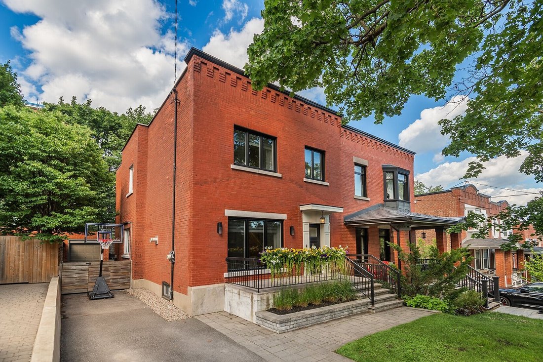 House in Montréal, Quebec, Canada 2 - 18489013