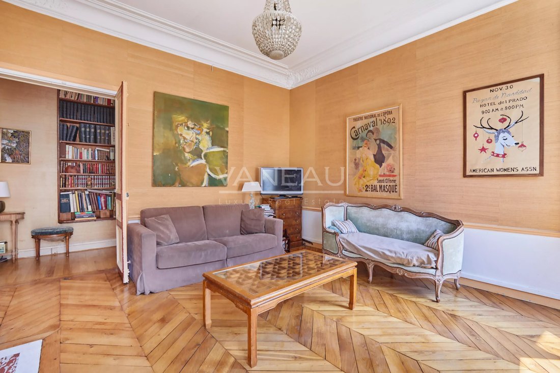 Apartment in Saint Thomas d'Aquin, Paris 7e Arrondissement, Paris 2 - 18488803