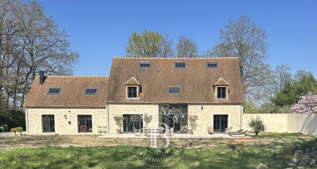 House in Saint-Léger-en-Yvelines, Ile-de-France, France 1 - 18010770