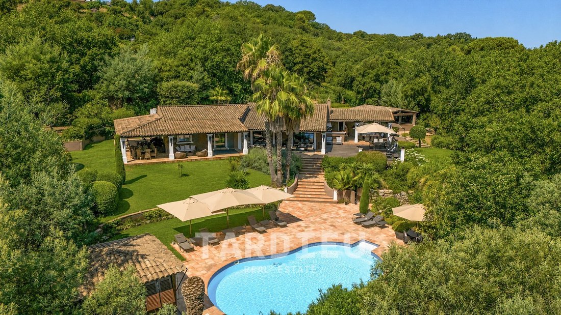 Villa in La Croix-Valmer, Provence-Alpes-Côte d'Azur, France 1 - 18488804