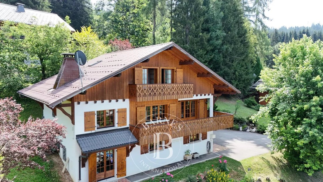 Chalet in Les Gets, Auvergne-Rhône-Alpes, France 1 - 18488917
