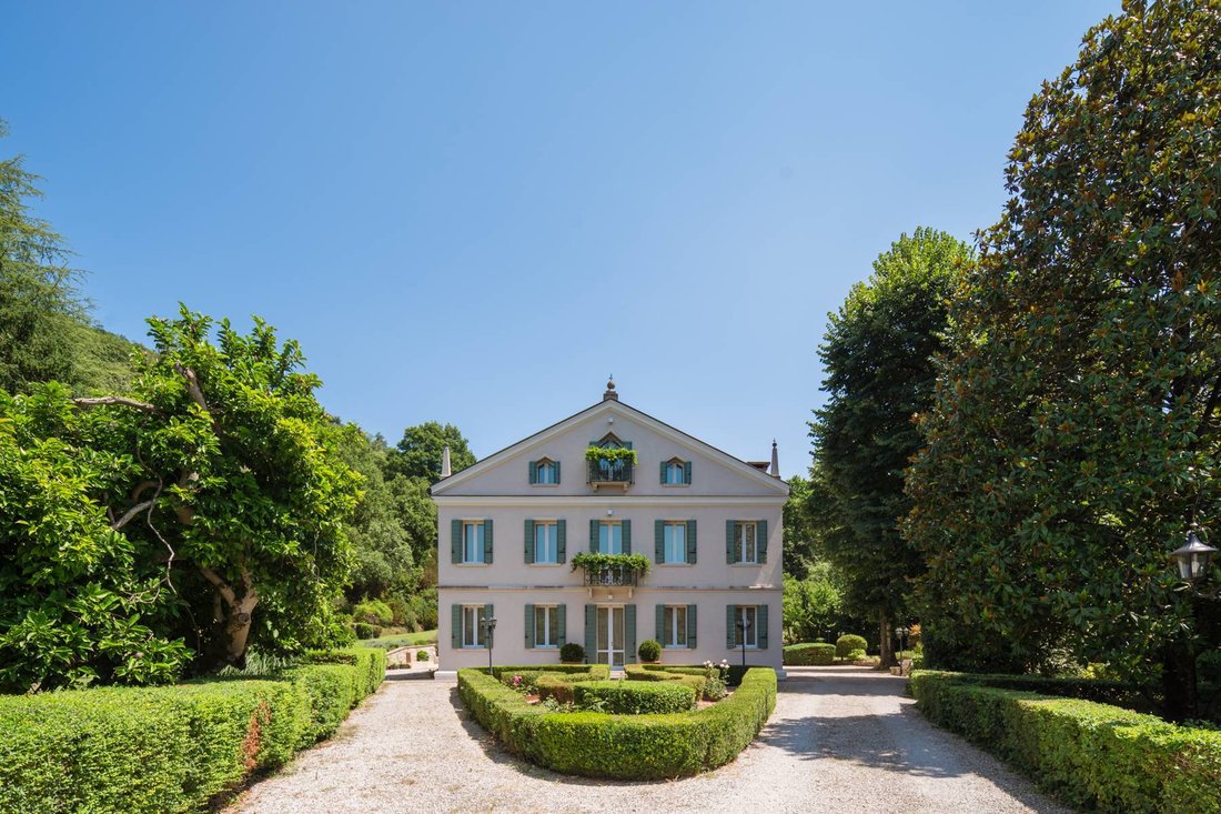House in Torreglia, Veneto, Italy 1 - 18489241