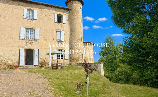 Villa a Saint-Anthème, Auvergne-Rodano-Alpi, Francia 1
