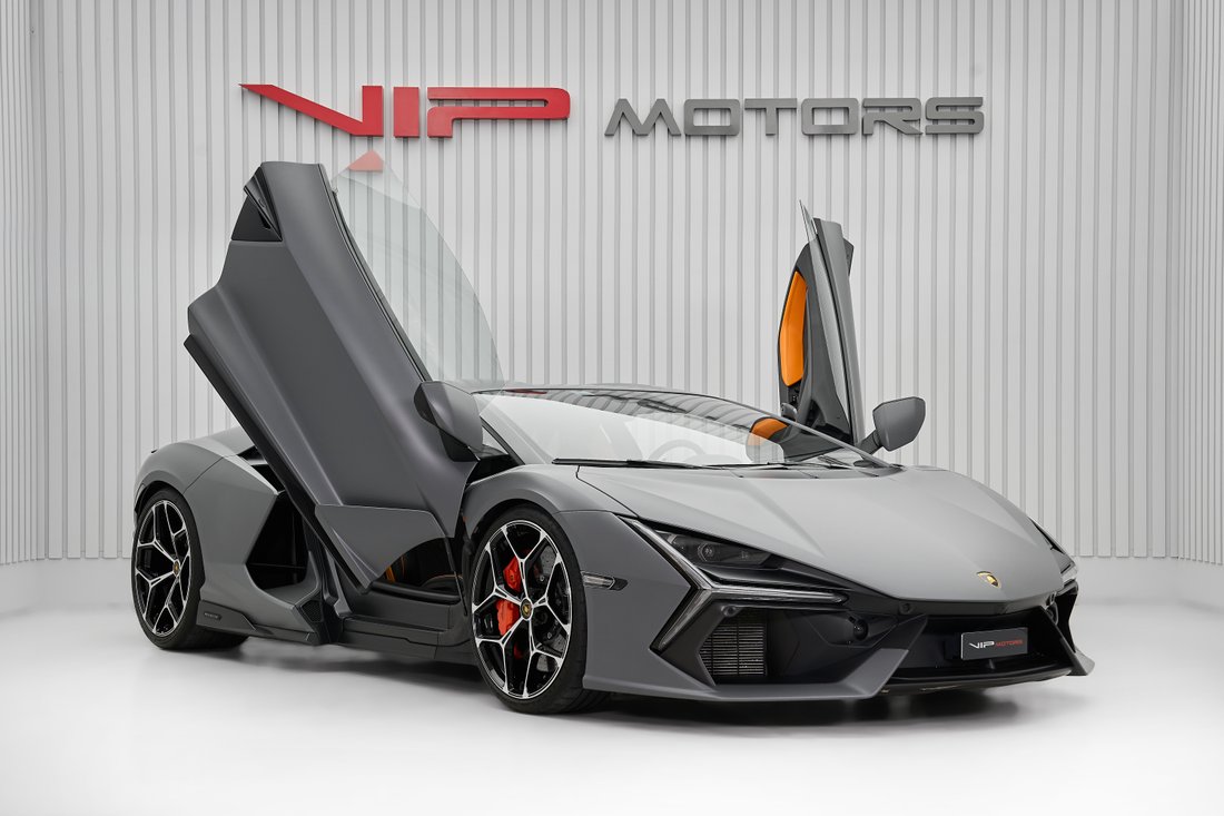 Coupe in Dubai, United Arab Emirates 1 - 18489239