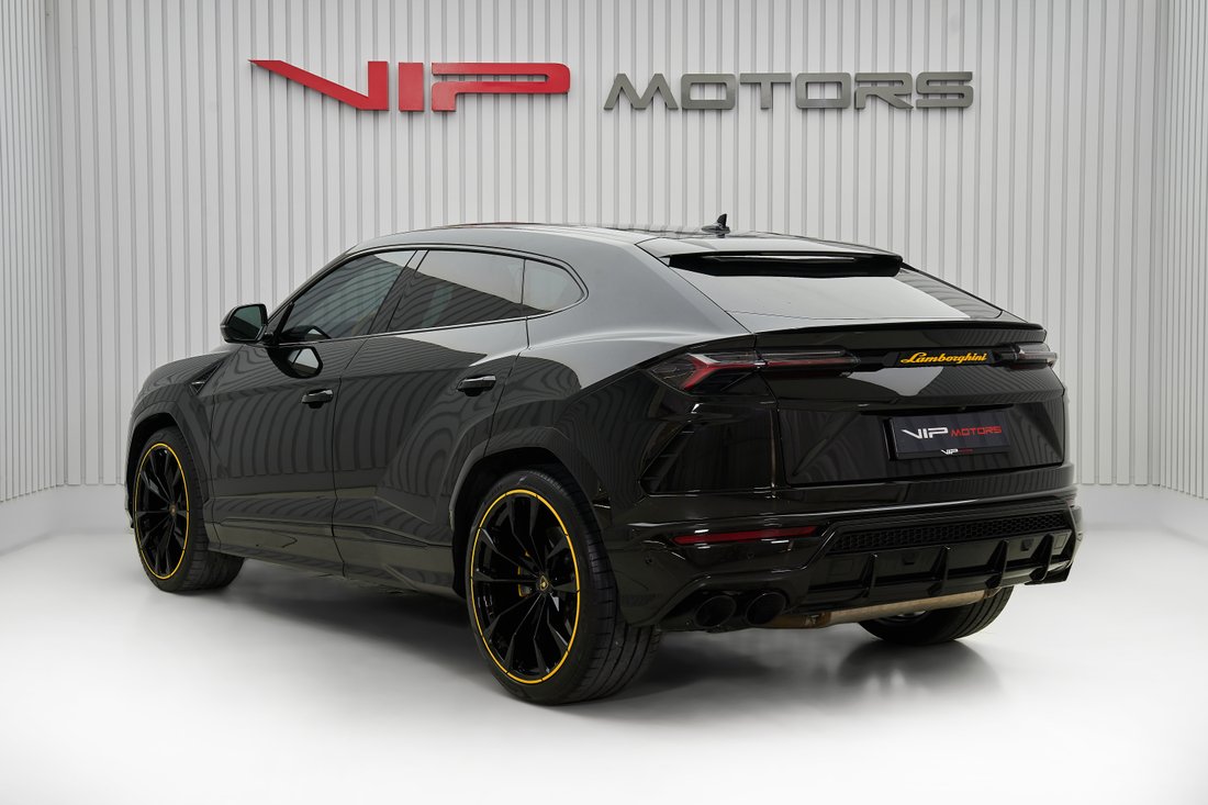 Suv in Dubai, United Arab Emirates 4 - 18489246