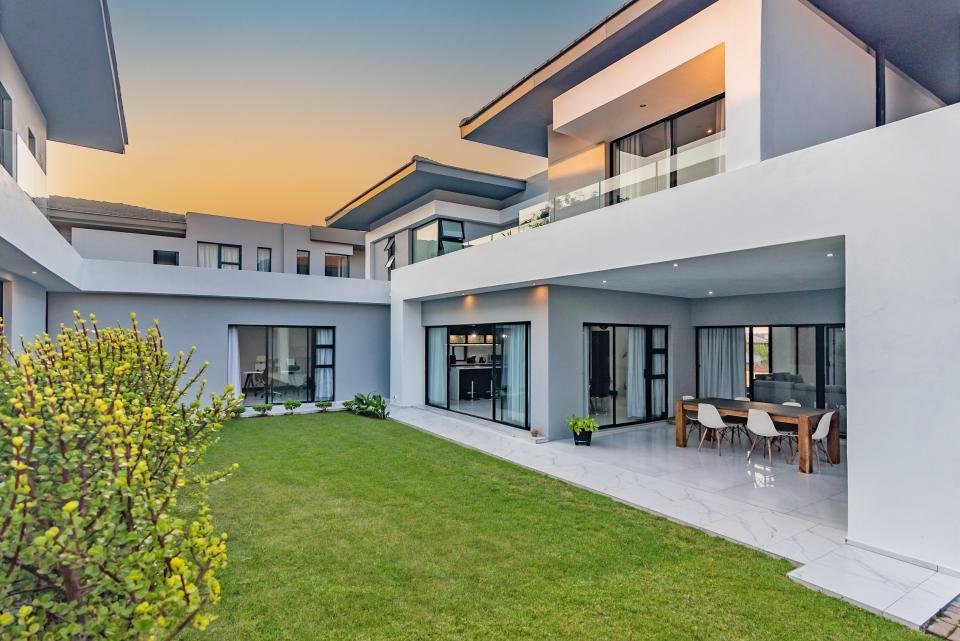 Estate in Lombardy Estate, Gauteng, South Africa 3 - 18489199