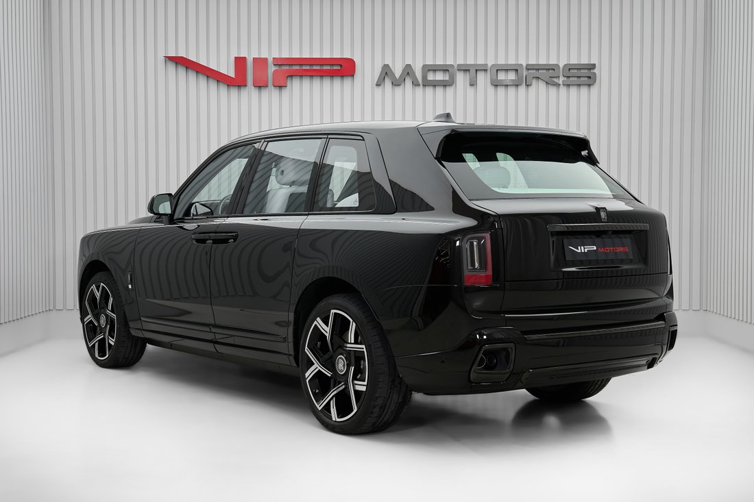 Suv in Dubai, United Arab Emirates 4 - 18489251