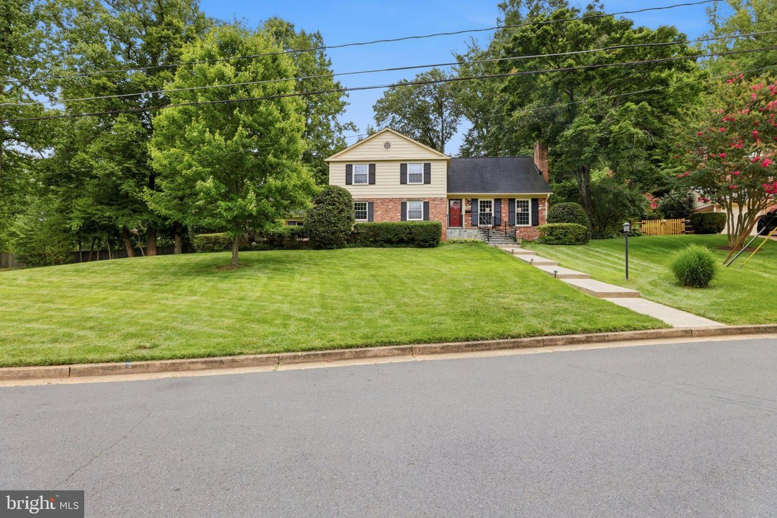 House in Idylwood, Virginia, United States 2 - 18489462