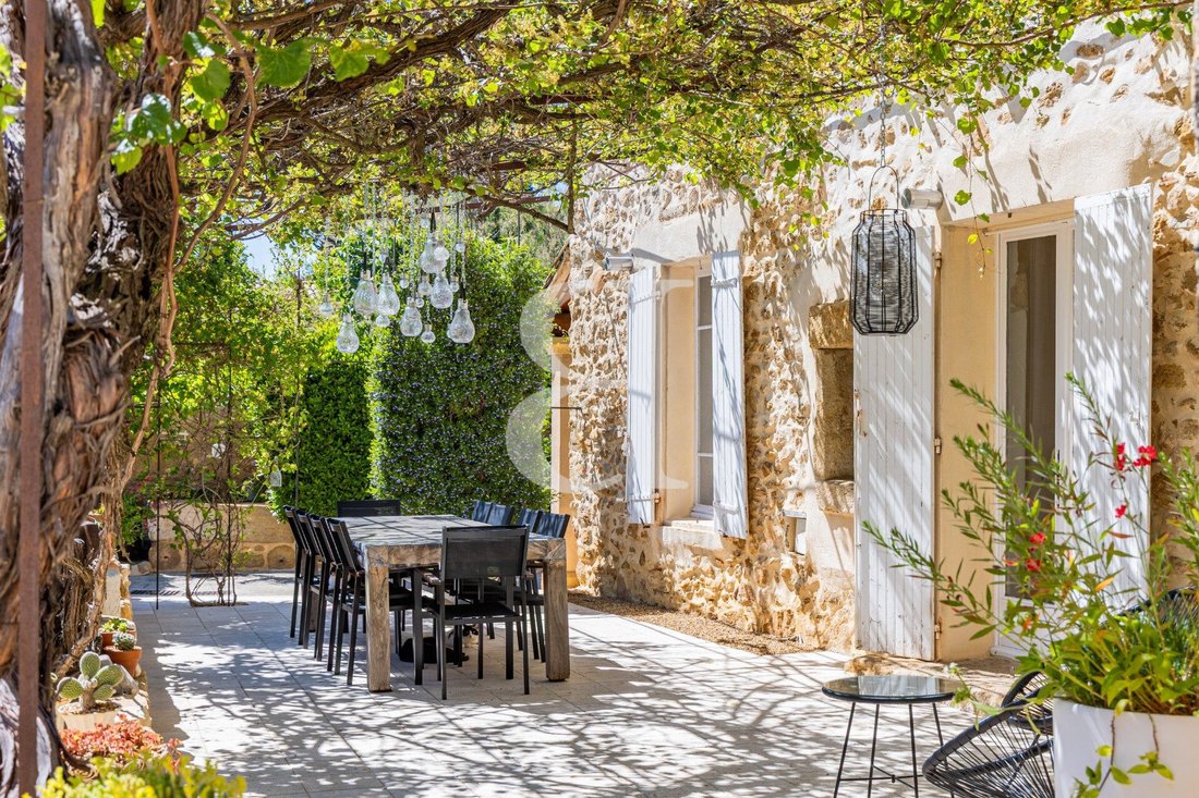 Country House in Uchaux, Provence-Alpes-Côte d'Azur, France 3 - 17545527