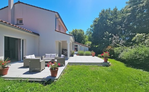 House in Cammas-Querqueille, Saint-Orens-de-Gameville, France 1