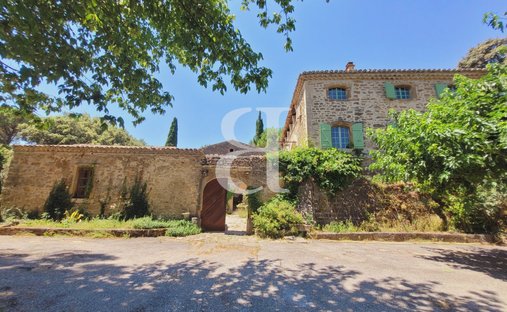 Maisons de campagne à Colonzelle, Auvergne-Rhône-Alpes, France 1