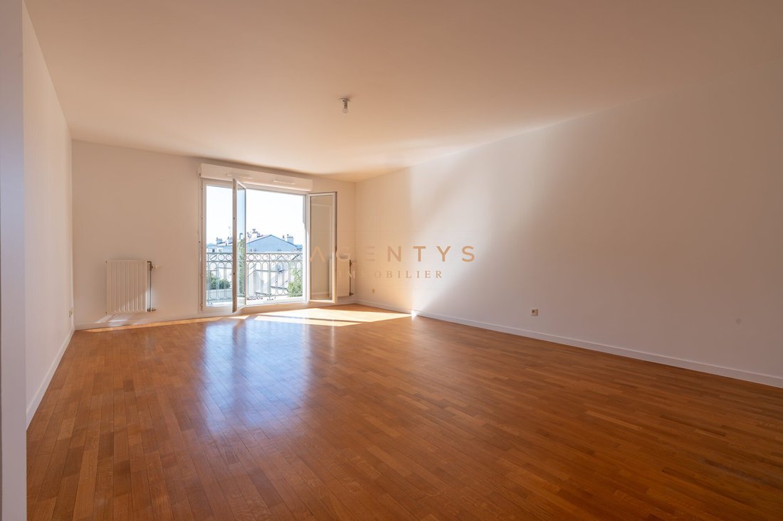Apartment in Ledru Rollin, Le Perreux-sur-Marne, France 4 - 18489397