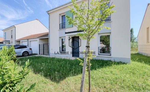 Centre Ville, Mennecy, Francia 1