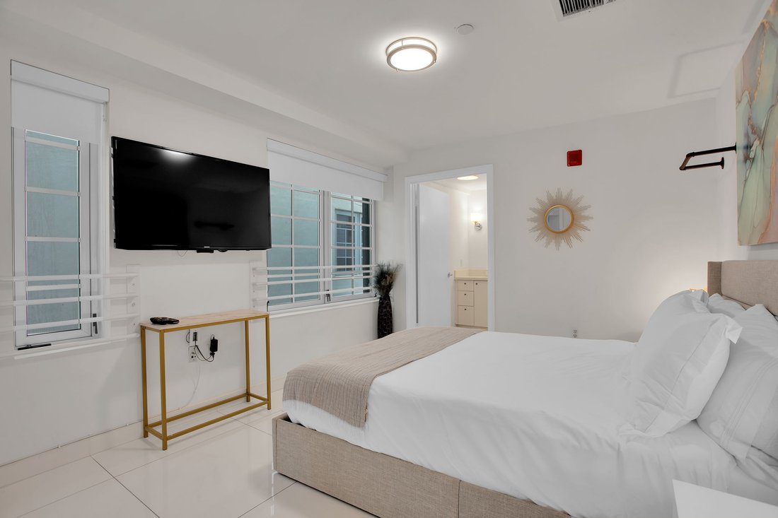 Condo in Miami Beach, Florida, United States 5 - 18489527