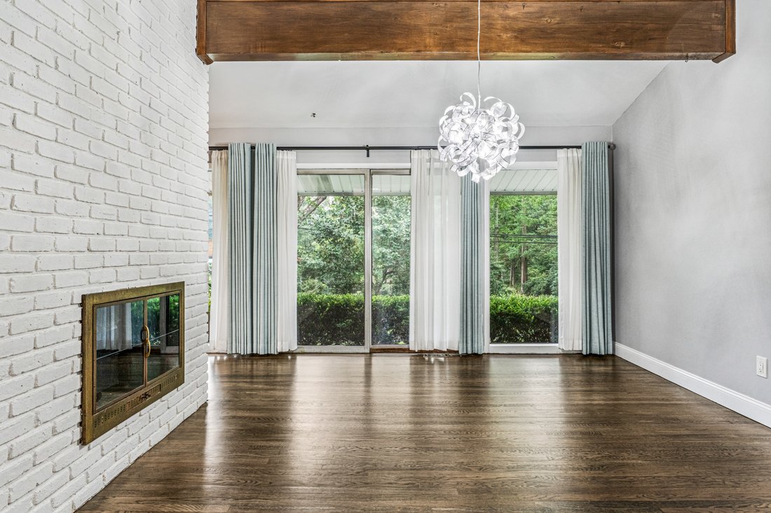 House in Syosset, New York, United States 3 - 18491724