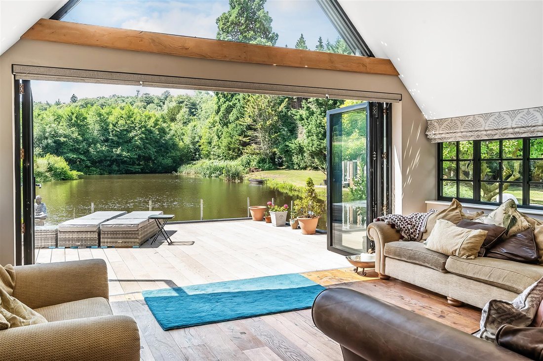 House in Surrey, England 2 - 18489865