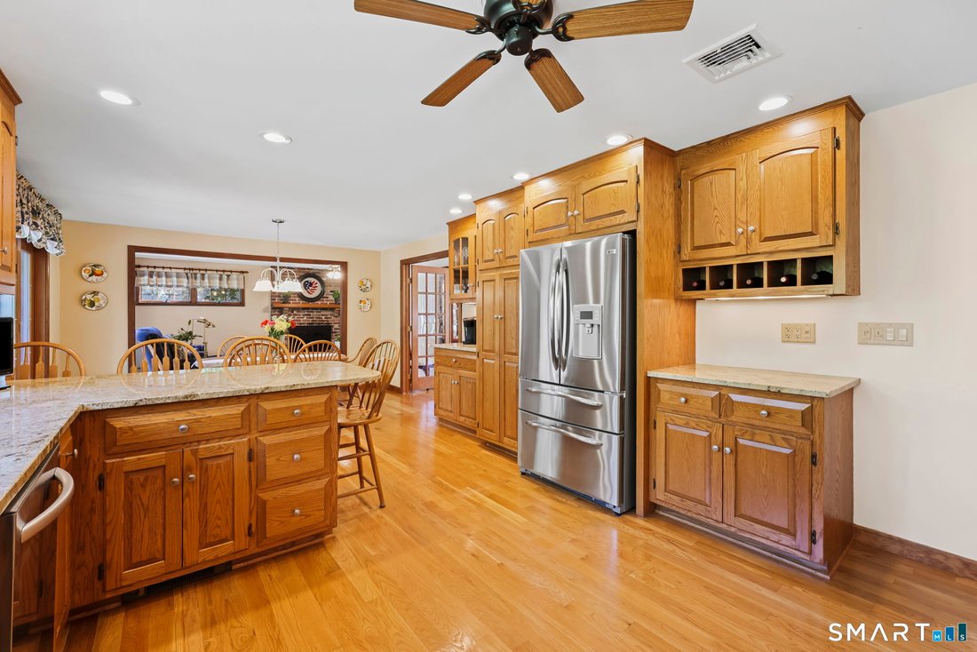 House in Monroe, Connecticut, United States 4 - 18490401