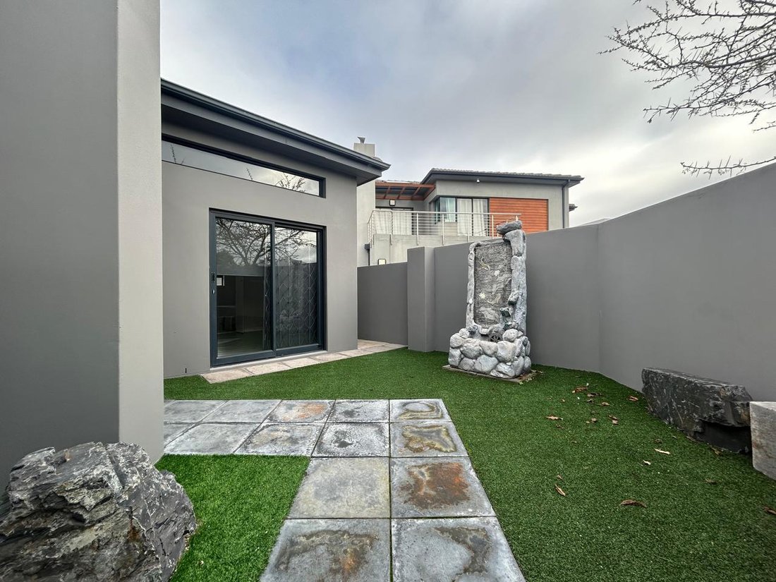 House in Bothasig, Cape Town, South Africa 1 - 18490203