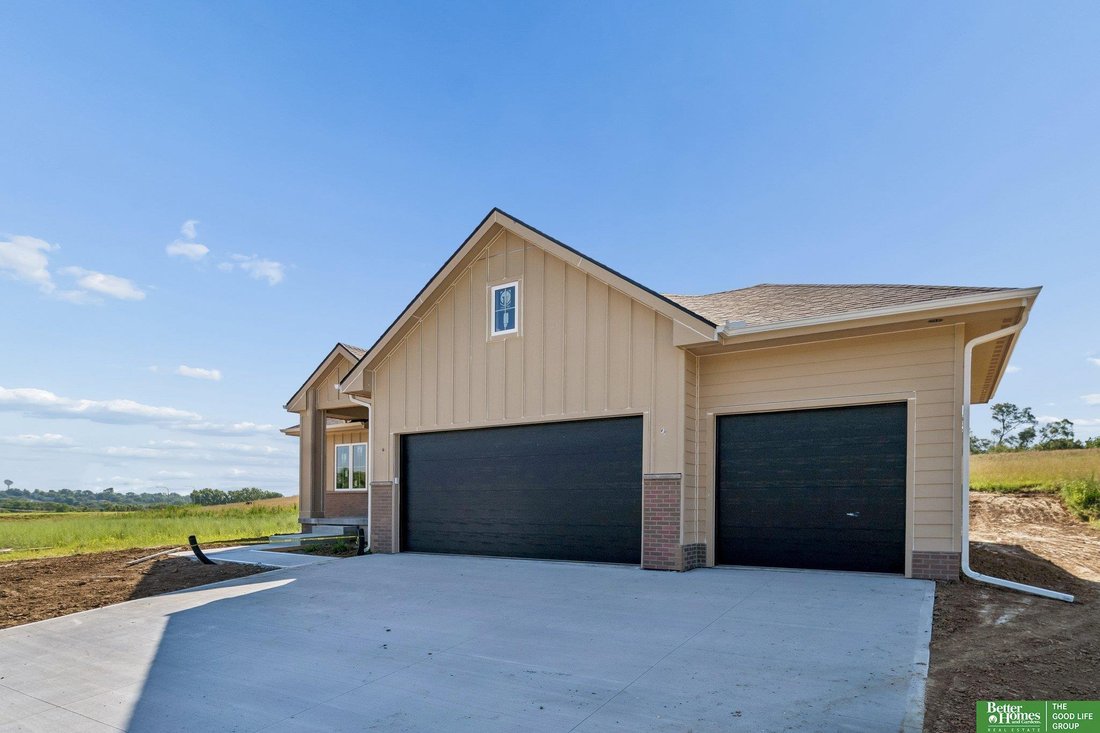 House in Bennington, Nebraska, United States 3 - 18320586