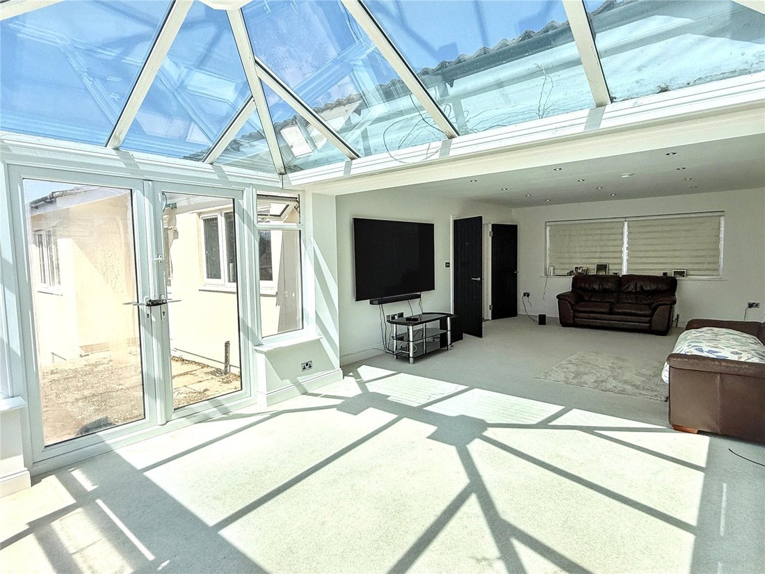 Bungalow in New Barnet, Barnet, England 4 - 18489826