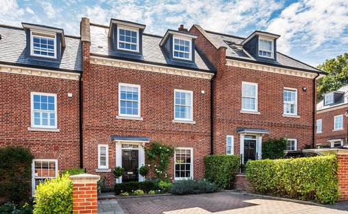 Townhouse in Dorking, England 1
