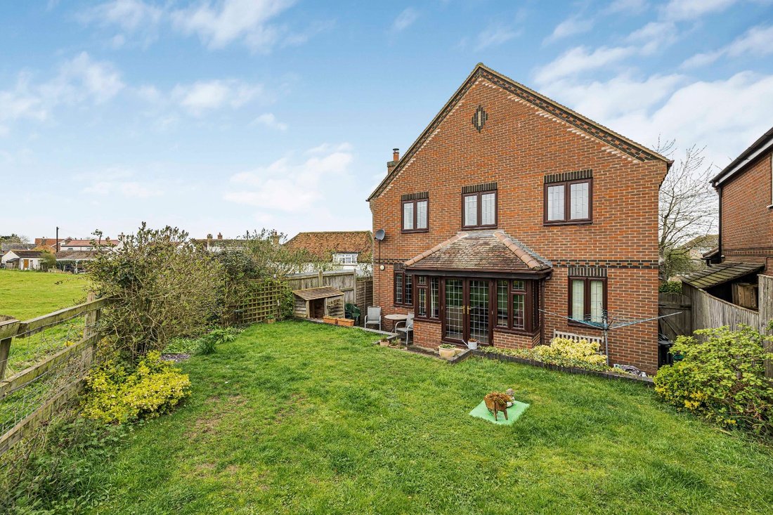 House in Shabbington, England 2 - 18491672