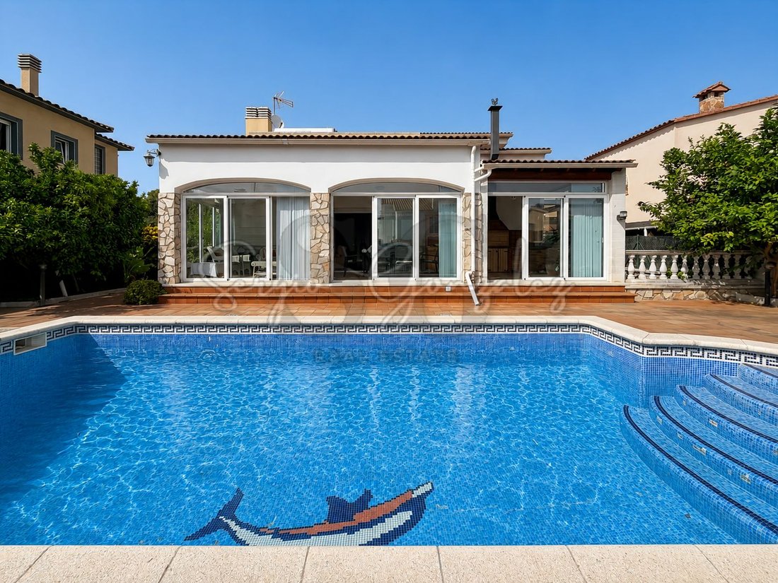Townhouse in Lloret de Mar, Catalonia, Spain 2 - 18491775