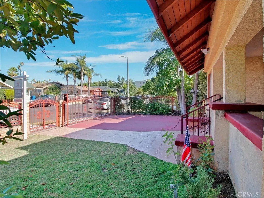 Los Angeles, California, United States 3 - 18489888