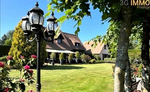Estate in Pont-l'Évêque, Normandy, France 1