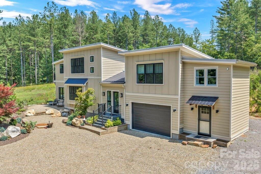 House in Morganton, North Carolina, United States 1 - 18490897