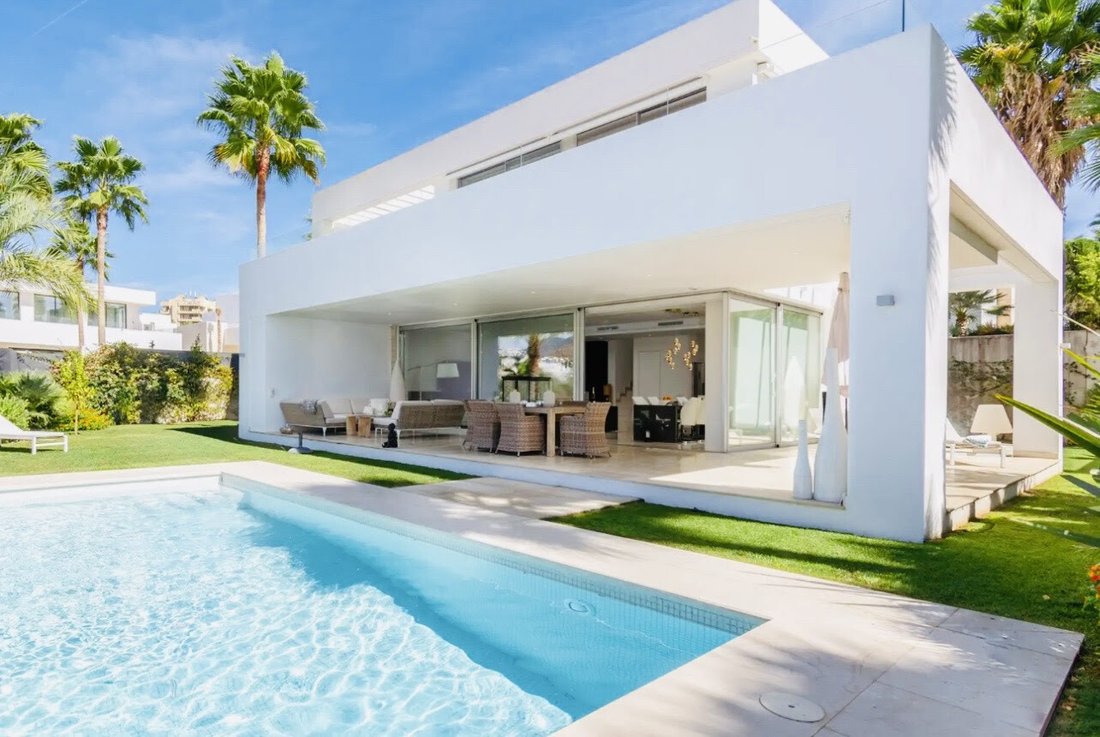 Villa à Elviria-Cabopino, Marbella, Espagne 2 - 18490073
