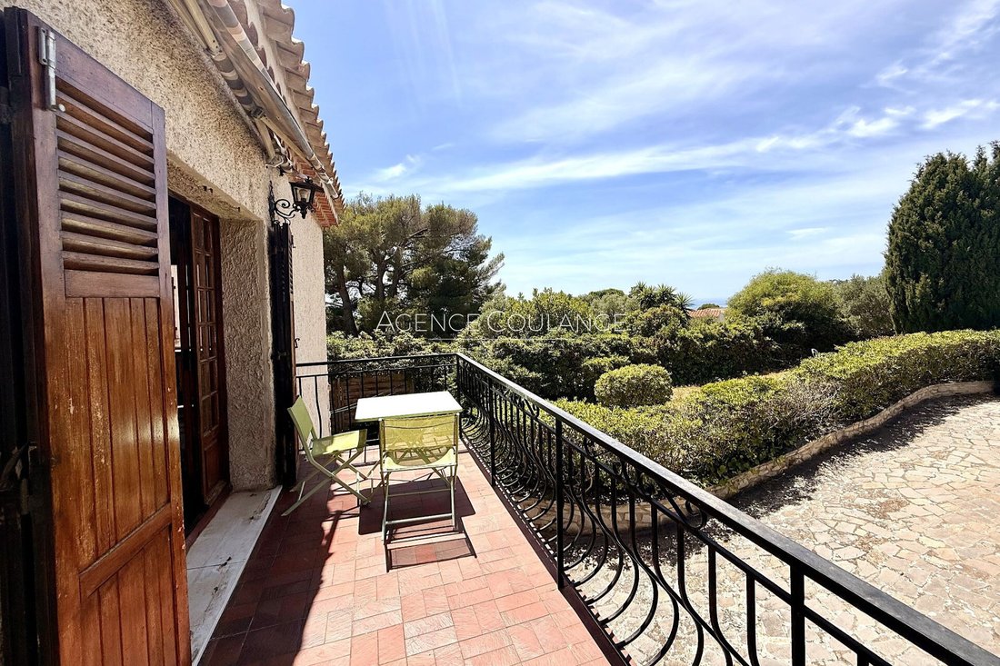 Villa in Saint-Cyr-sur-Mer, Provence-Alpes-Côte d'Azur, France 1 - 18491575