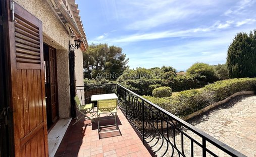 Villa in Saint-Cyr-sur-Mer, Provence-Alpes-Côte d'Azur, France 1