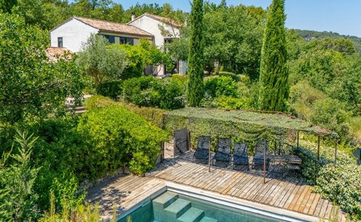 Villa in Entrechaux, Provence-Alpes-Côte d'Azur, France 1