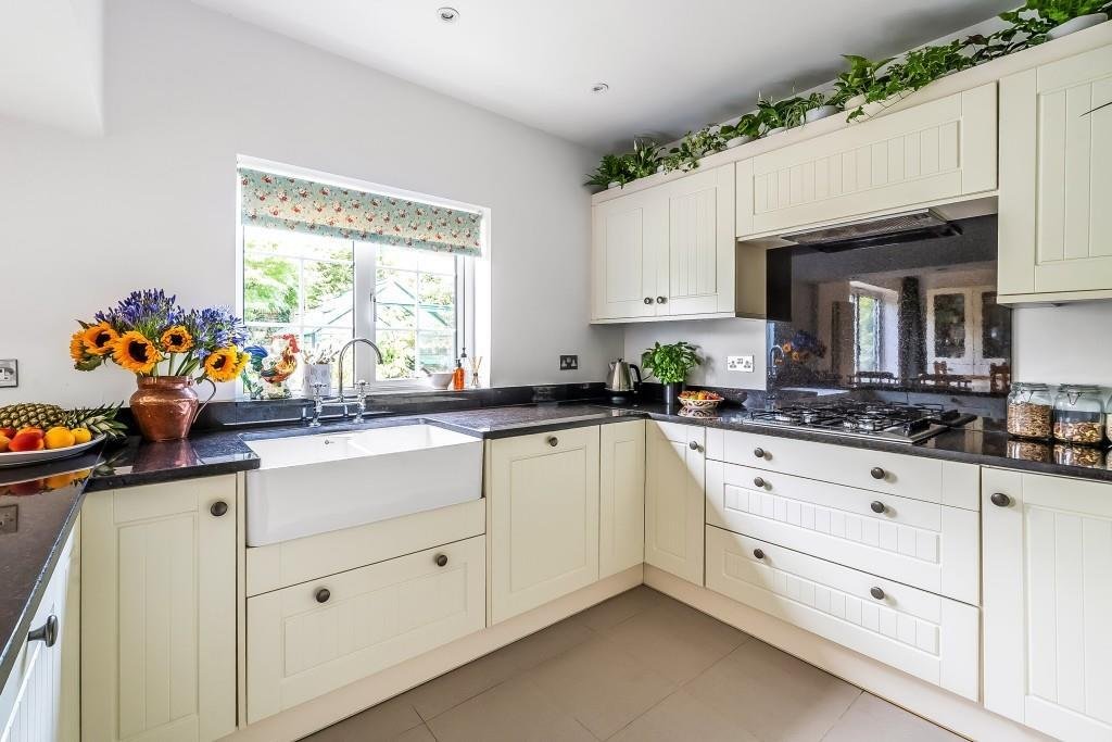 House in Dorking, England 3 - 18489899