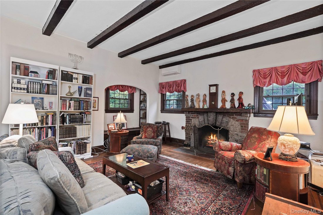 House in White Plains, New York, United States 5 - 18490893