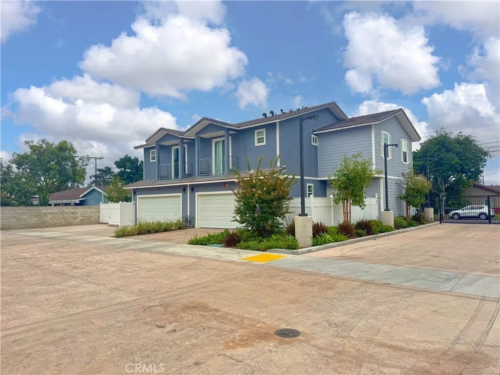 Santa Ana, California, United States 3 - 18489876