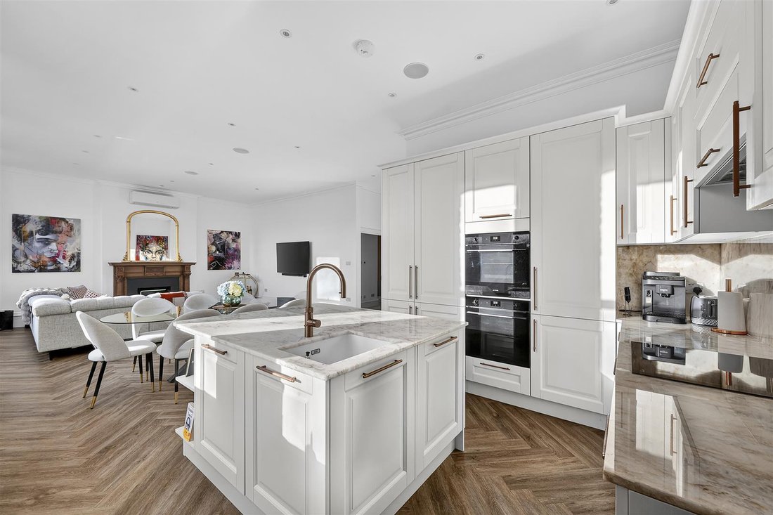 Apartment in Swiss Cottage, Camden, England 3 - 16734932