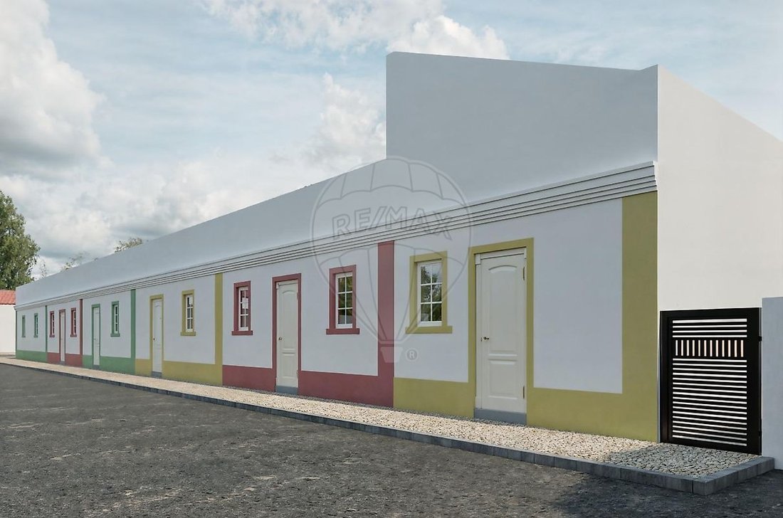 Pinhal Novo, Setubal, Portugal 1 - 18490444