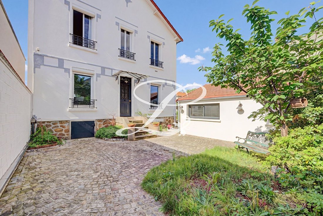 House in Sud, Le Mesnil-le-Roi, France 1 - 18490714