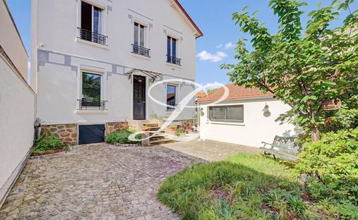 House in Sud, Le Mesnil-le-Roi, France 1