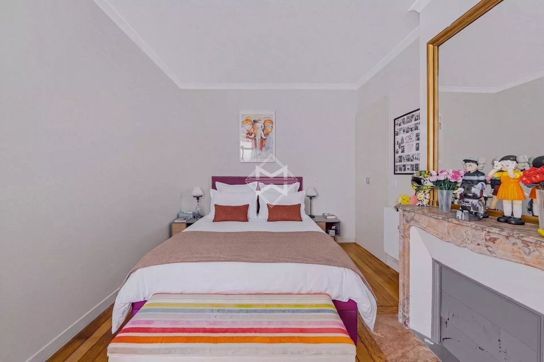 Apartment in Saint Thomas d'Aquin, Paris 7e Arrondissement, Paris 5 - 18491977