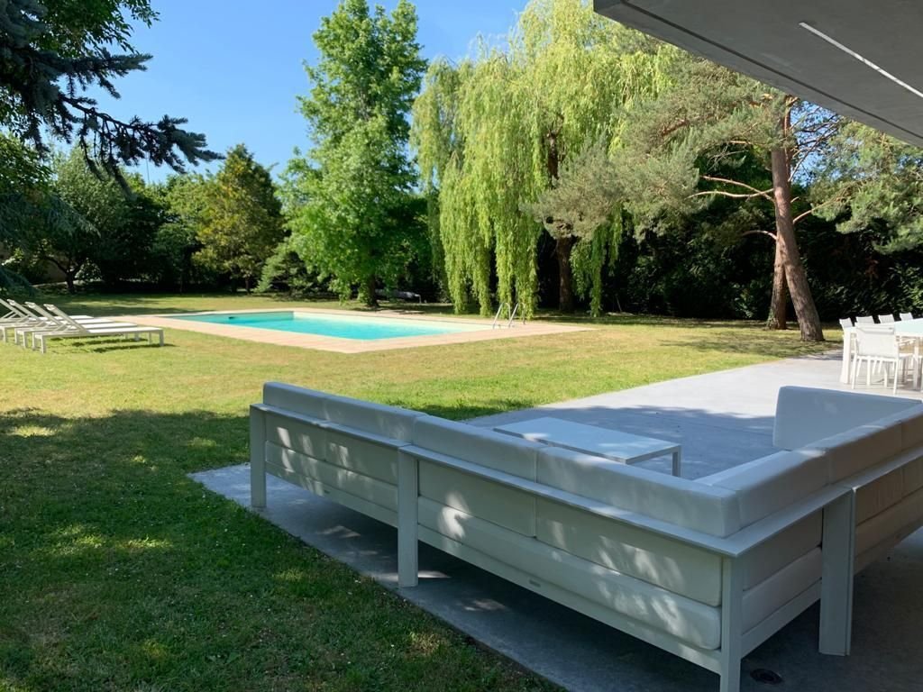 Estate in Houdan, Ile-de-France, France 3 - 18490619