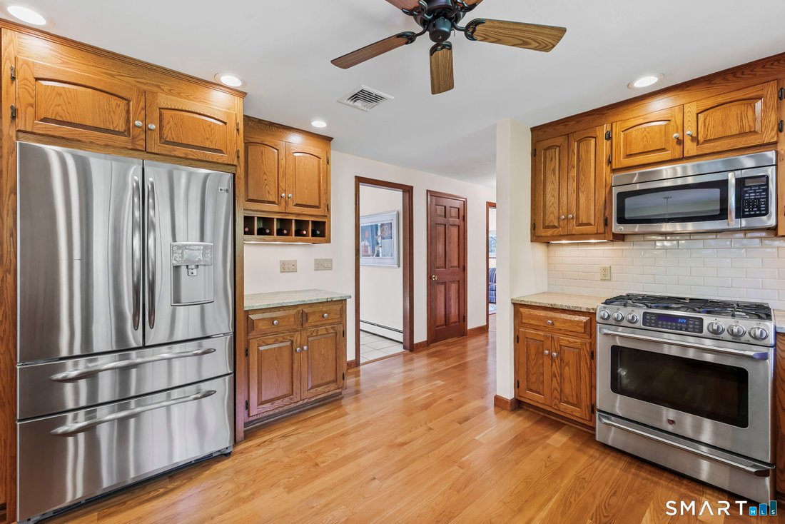 House in Monroe, Connecticut, United States 5 - 18490401