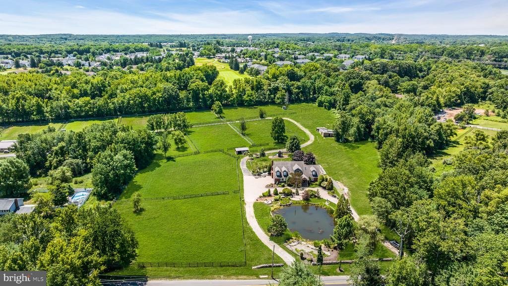 House in Manalapan Township, New Jersey, United States 3 - 18490868