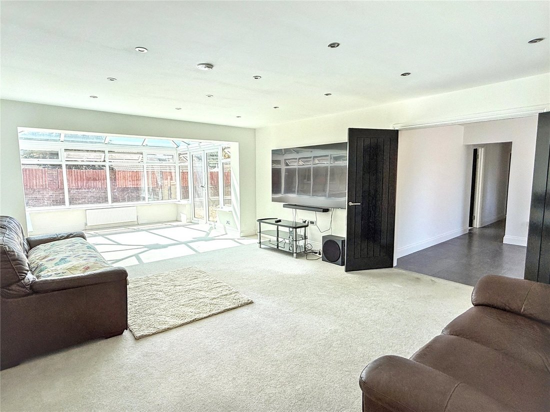 Bungalow in New Barnet, Barnet, England 2 - 18489826