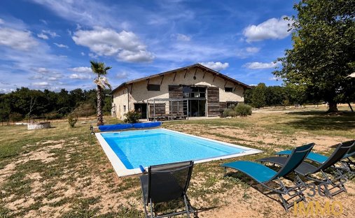 House in Auros, Nouvelle-Aquitaine, France 1