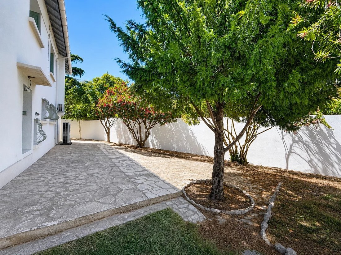 Villa in Saint Julien, Marseille, Provence-Alpes-Côte d'Azur 4 - 18491746